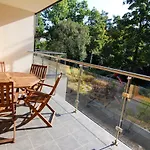 - Rezydencja Sienkiewicza Apartment *
