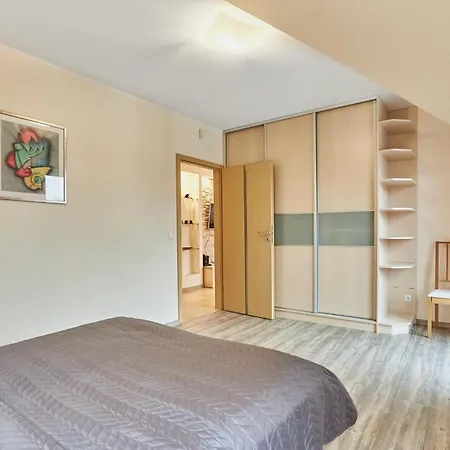 - Rezydencja Sienkiewicza Apartment *